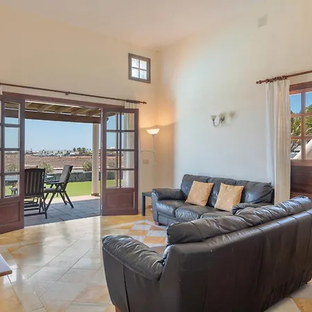 First Row En La Goleta بلايا بلانكا