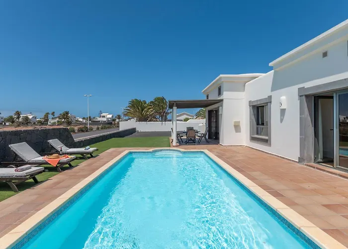 First Row En La Goleta بلايا بلانكا